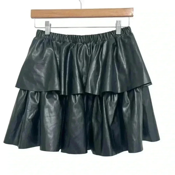 Idem Ditto Black Ruffled Faux Leather Skort - Picture 1 of 7